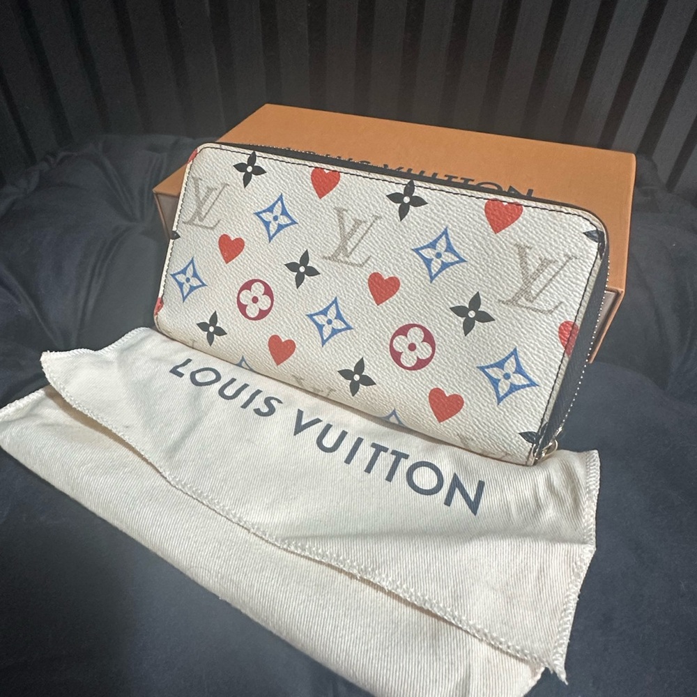 Louis Vuitton gameon wallet